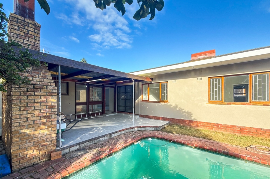 5 Bedroom Property for Sale in Monte Vista Western Cape